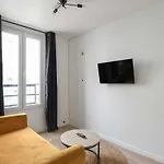 Cosy And Bright Little Flat Menilmontant