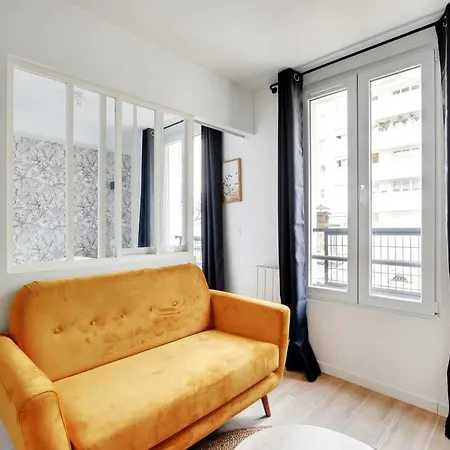 Cosy And Bright Little Flat Menilmontant Apartment Paris