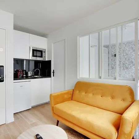 Cosy And Bright Little Flat Menilmontant Apartment Paris