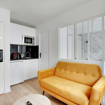 Cosy And Bright Little Flat Menilmontant Apartment *